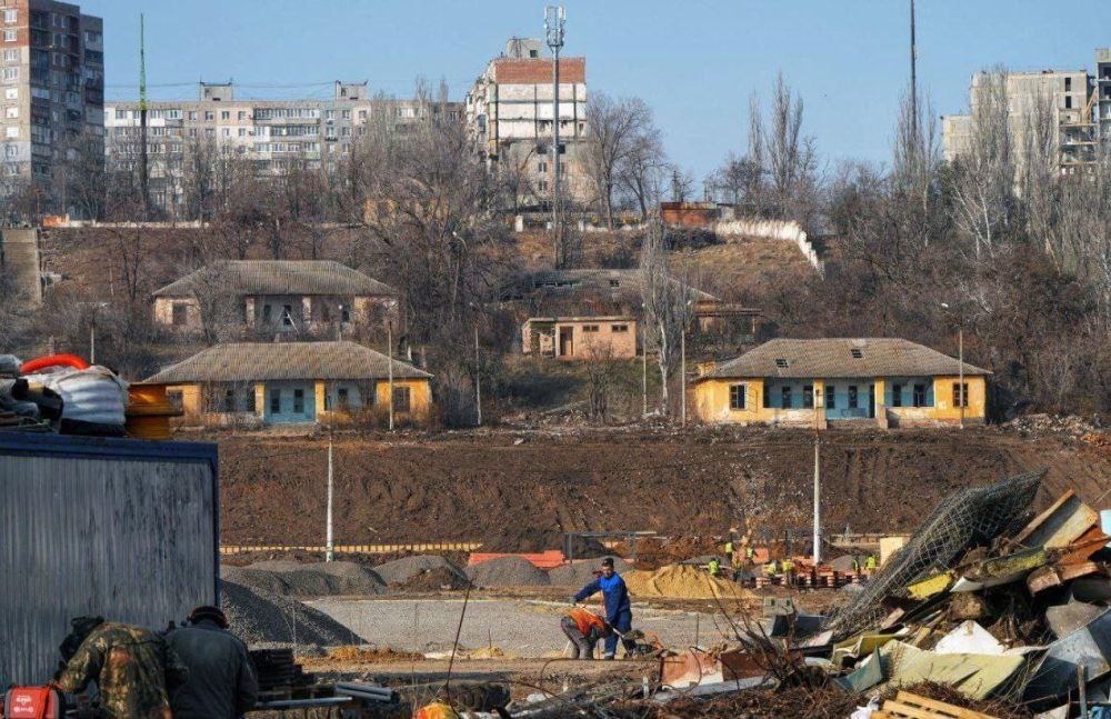 Строят военно-спортивный лагерь "Воин" Строят военно-спортивный лагерь "Воин"