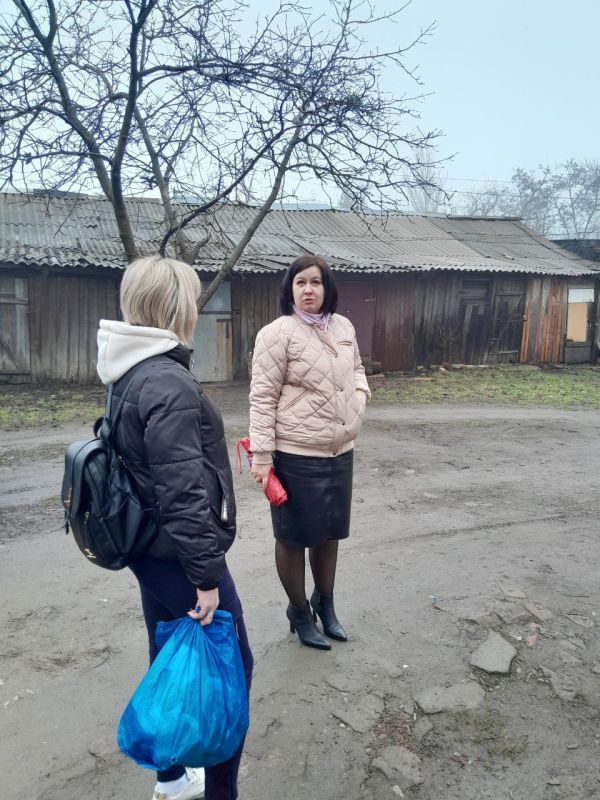 Встречи с населением. 26 марта начальник управления по обеспечению деятельности территорий администрации городского округа Енакиево Татьяна Багно встретилась с жителями города Углегорск Встречи с населением. 26 марта начальник управления по обеспечению деятельности территорий администрации городского округа Енакиево Татьяна Багно встретилась с жителями города Углегорск