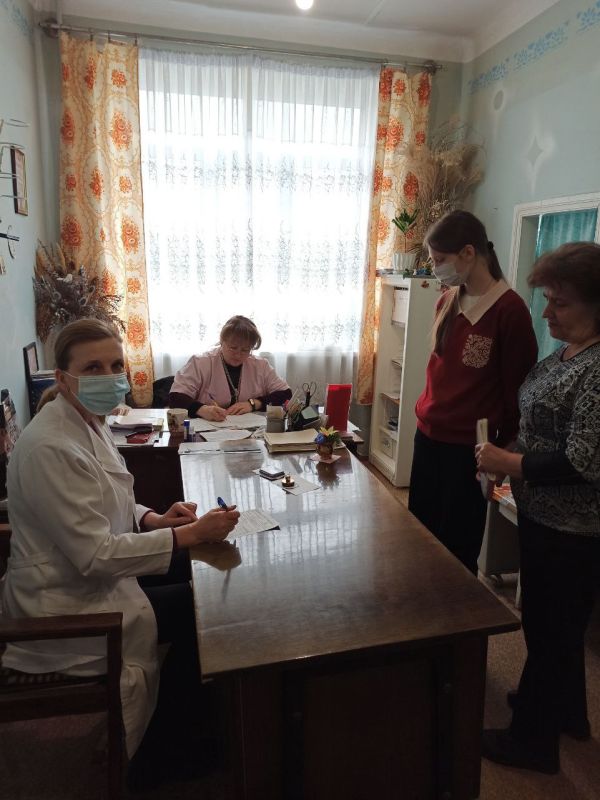 "Здоровое будущее". В рамках партийного проекта "Здоровое будущее" Всероссийской политической партии "Единая Россия" городской округ Иловайск посетили врачи для консультации больных "Здоровое будущее". В рамках партийного проекта "Здоровое будущее" Всероссийской политической партии "Единая Россия" городской округ Иловайск посетили врачи для консультации больных
