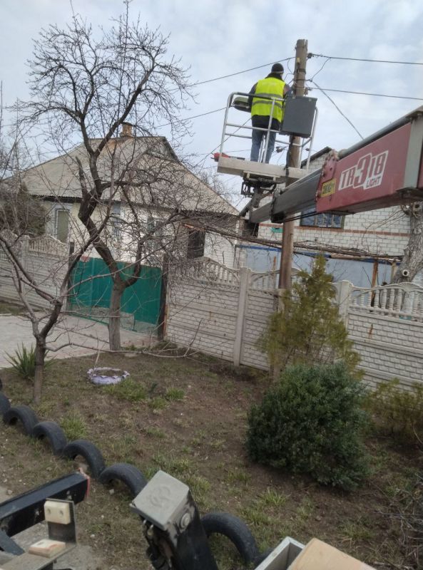По поручению Главы Донецкой Народной Республики Дениса Пушилина проводятся работы по ремонту и замене опор линий наружного освещения на территории города Ясиноватая По поручению Главы Донецкой Народной Республики Дениса Пушилина проводятся работы по ремонту и замене опор линий наружного освещения на территории города Ясиноватая