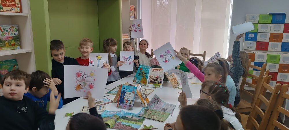 Мероприятие в библиотеке. В рамках Всероссийской недели детской книги в модельной библиотеке-филиале № 2 семейного чтения прошло литературное ассорти «В книжной памяти мгновения войны» Мероприятие в библиотеке. В рамках Всероссийской недели детской книги в модельной библиотеке-филиале № 2 семейного чтения прошло литературное ассорти «В книжной памяти мгновения войны»