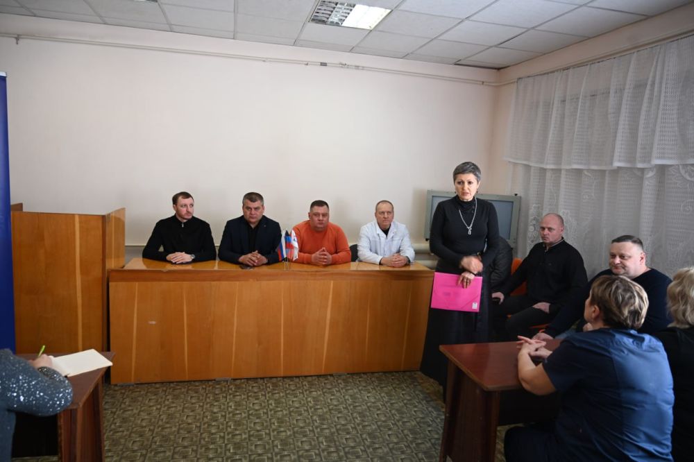 Руководитель Управы Куйбышевского внутригородского района Иван Адамец и председатель Донецкого городского совета Юрий Атаманов совместно с депутатами Донецкого городского совета Германом Полуниным, Сергеем Остапенко провели... Руководитель Управы Куйбышевского внутригородского района Иван Адамец и председатель Донецкого городского совета Юрий Атаманов совместно с депутатами Донецкого городского совета Германом Полуниным, Сергеем Остапенко провели...