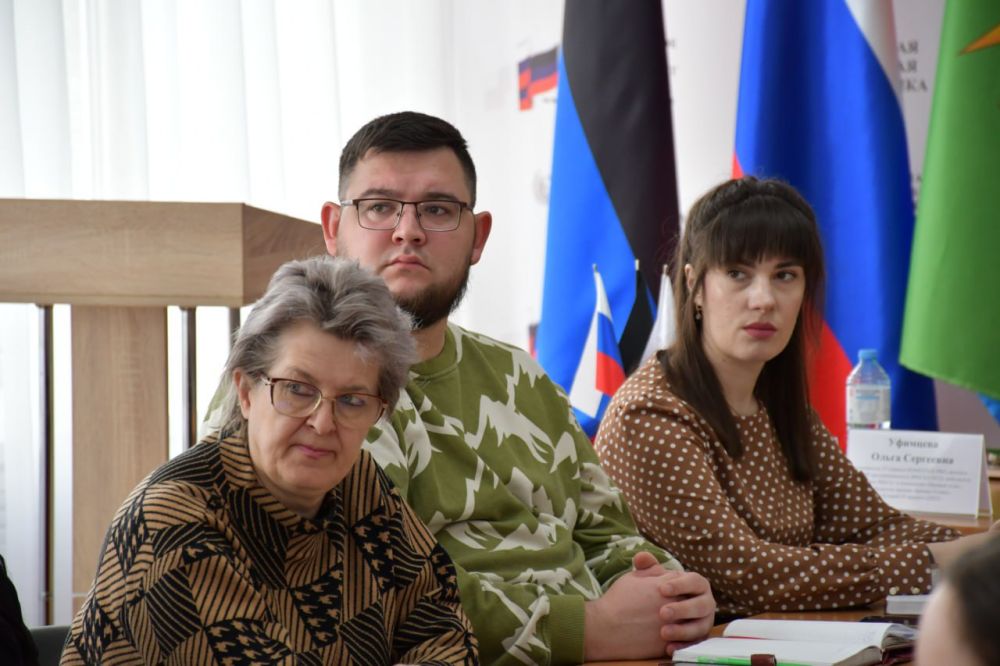 Общество «Знание» провело в Дебальцево для муниципальных служащих лекцию Общество «Знание» провело в Дебальцево для муниципальных служащих лекцию