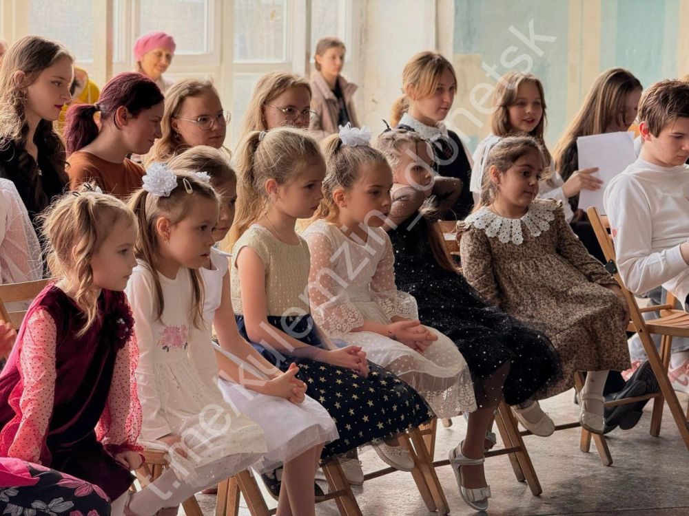 Сегодня в театральных коллективах «Сорванцы» и «Отражение» Дворца культуры имени А. С. Пушкина прошел «квартирник», посвященный Международному дню театра Сегодня в театральных коллективах «Сорванцы» и «Отражение» Дворца культуры имени А. С. Пушкина прошел «квартирник», посвященный Международному дню театра