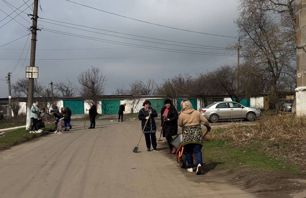 Жители Ждановки присоединились к акции «Чистый четверг» Жители Ждановки присоединились к акции «Чистый четверг»