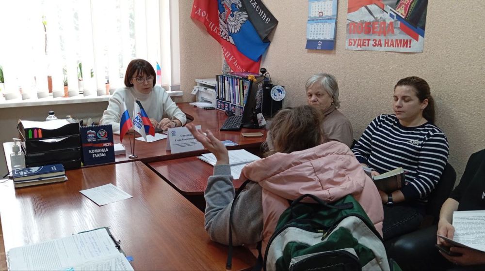 Елена Синецкая: Сегодня, 27 марта, провела приём граждан в общественной приёмной Всероссийской политической партии «Единая Россия» Калининского внутригородского района города Донецка Елена Синецкая: Сегодня, 27 марта, провела приём граждан в общественной приёмной Всероссийской политической партии «Единая Россия» Калининского внутригородского района города Донецка