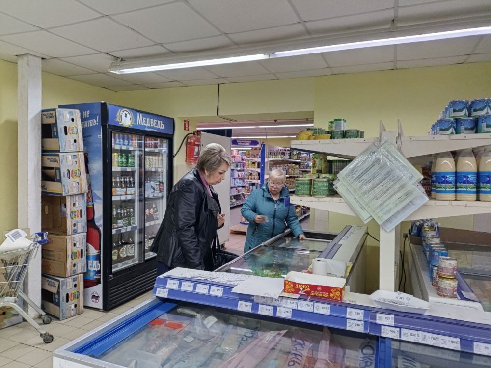 В Пролетарском внутригородском районе города Донецка прошел плановый рейд Народного контроля по соблюдению правил торговли и санитарных норм с участием депутата Донецкого городского совета Ирины Глыбовской, сотрудников ... В Пролетарском внутригородском районе города Донецка прошел плановый рейд Народного контроля по соблюдению правил торговли и санитарных норм с участием депутата Донецкого городского совета Ирины Глыбовской, сотрудников ...