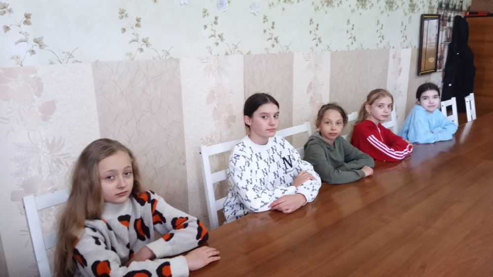 Час истории. 27 марта в Углегорском центре культуры и досуга, прошел познавательный час «Вёрсты победы», посвящённый последним месяцам Великой Отечественной войны Час истории. 27 марта в Углегорском центре культуры и досуга, прошел познавательный час «Вёрсты победы», посвящённый последним месяцам Великой Отечественной войны