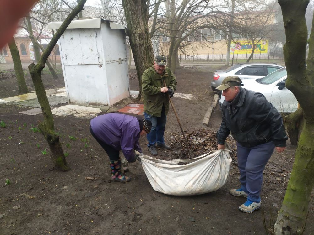 Елена Рязанцева: Сегодня, 27 марта, в рамках проекта Всероссийской политической партии «Единая Россия» «Городская среда» , акции "Чистый четверг" сотрудники организаций, учреждений, предприятий Пролетарского района убирали... Елена Рязанцева: Сегодня, 27 марта, в рамках проекта Всероссийской политической партии «Единая Россия» «Городская среда» , акции "Чистый четверг" сотрудники организаций, учреждений, предприятий Пролетарского района убирали...