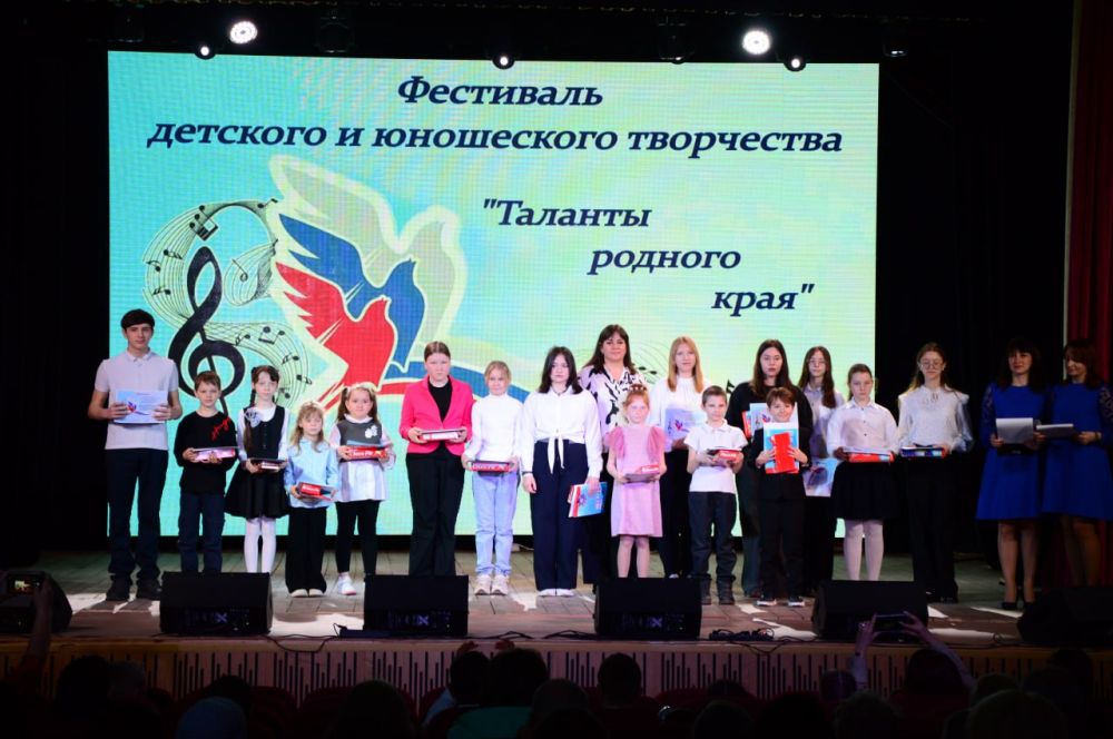 Володарский центр внешкольного образования организовал в Володарском Доме культур гала-концерт Ежегодного Фестиваля детского и юношеского творчества "Таланты родного края", посвящённый году Защитника Отечества и 80-летию... Володарский центр внешкольного образования организовал в Володарском Доме культур гала-концерт Ежегодного Фестиваля детского и юношеского творчества "Таланты родного края", посвящённый году Защитника Отечества и 80-летию...
