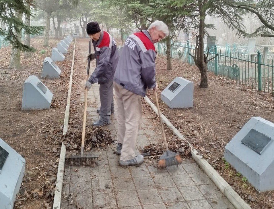 В Кировском внутригородском районе продолжаются работы в рамках двухмесячника по благоустройству В Кировском внутригородском районе продолжаются работы в рамках двухмесячника по благоустройству