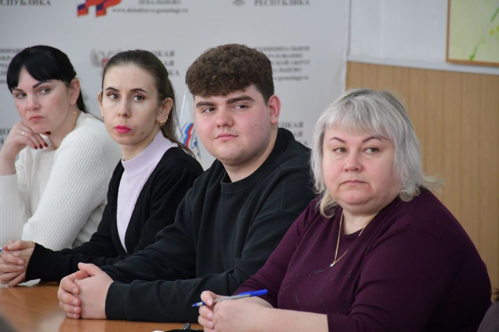 Общество «Знание» провело в Дебальцево для муниципальных служащих лекцию Общество «Знание» провело в Дебальцево для муниципальных служащих лекцию