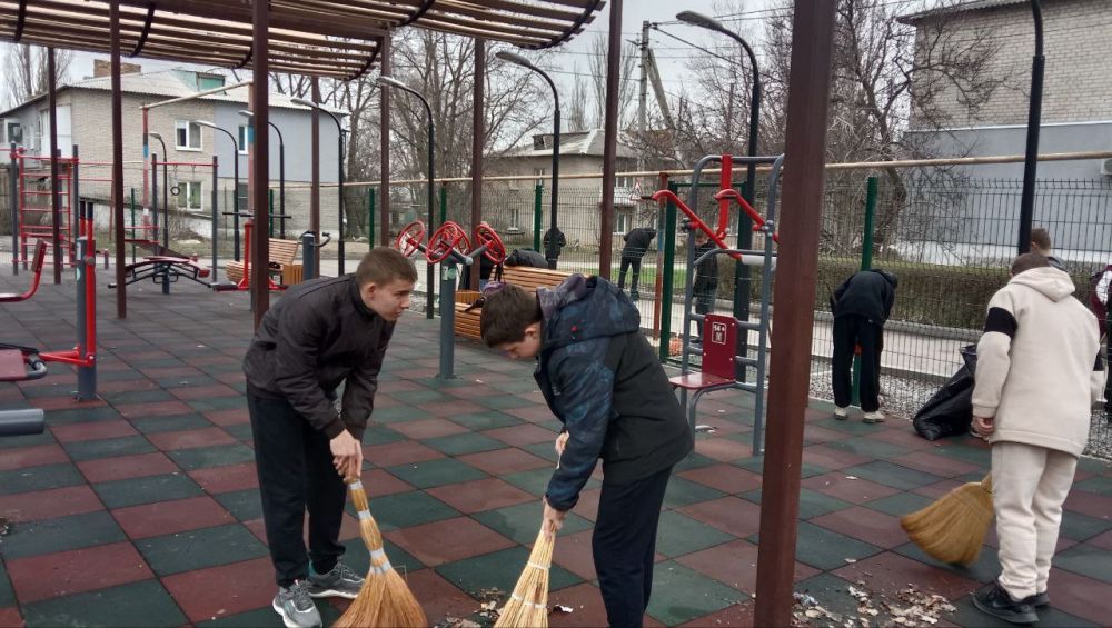 Сегодня по партийному проекту «Городская среда», в рамках двухмесячника по благоустройству населенных пунктов Донецкой Народной Республики, в Старобешевском муниципальном округе прошел День чистоты Сегодня по партийному проекту «Городская среда», в рамках двухмесячника по благоустройству населенных пунктов Донецкой Народной Республики, в Старобешевском муниципальном округе прошел День чистоты
