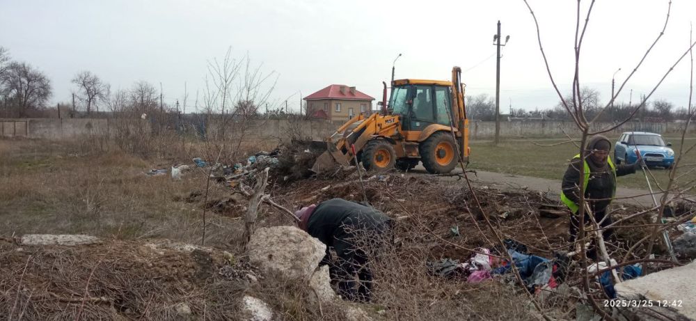 В рамках месячника «Зеленый Донбасс», объявленного Главой ДНР Денисом Пушилиным, коммунальные службы продолжают активно работать над благоустройством нашего округа В рамках месячника «Зеленый Донбасс», объявленного Главой ДНР Денисом Пушилиным, коммунальные службы продолжают активно работать над благоустройством нашего округа