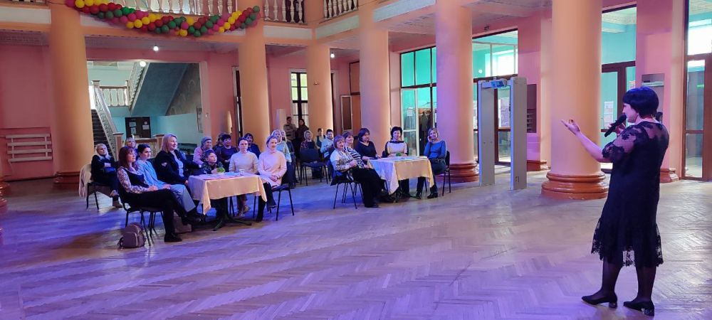 Обо всём понемногу. В пятницу, 21 марта 2025 года, на базе Дворца культуры им. В. Маяковского г.о. Торез прошла развлекательная викторина для жителей города «Обо всём понемногу», в которой приняли участие активистки Союза... Обо всём понемногу. В пятницу, 21 марта 2025 года, на базе Дворца культуры им. В. Маяковского г.о. Торез прошла развлекательная викторина для жителей города «Обо всём понемногу», в которой приняли участие активистки Союза...