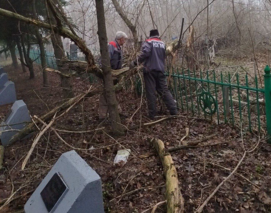 В Кировском внутригородском районе продолжаются работы в рамках двухмесячника по благоустройству В Кировском внутригородском районе продолжаются работы в рамках двухмесячника по благоустройству