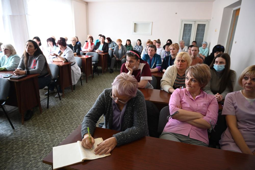 Руководитель Управы Куйбышевского внутригородского района Иван Адамец и председатель Донецкого городского совета Юрий Атаманов совместно с депутатами Донецкого городского совета Германом Полуниным, Сергеем Остапенко провели... Руководитель Управы Куйбышевского внутригородского района Иван Адамец и председатель Донецкого городского совета Юрий Атаманов совместно с депутатами Донецкого городского совета Германом Полуниным, Сергеем Остапенко провели...