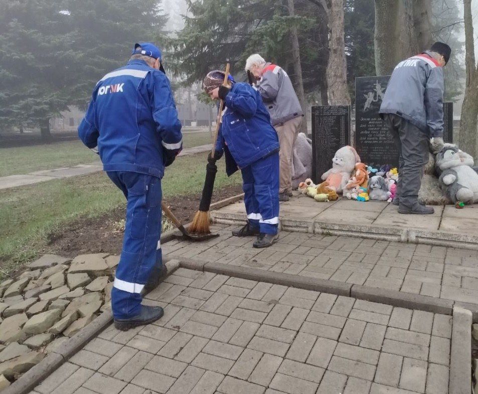 В Кировском внутригородском районе продолжаются работы в рамках двухмесячника по благоустройству В Кировском внутригородском районе продолжаются работы в рамках двухмесячника по благоустройству
