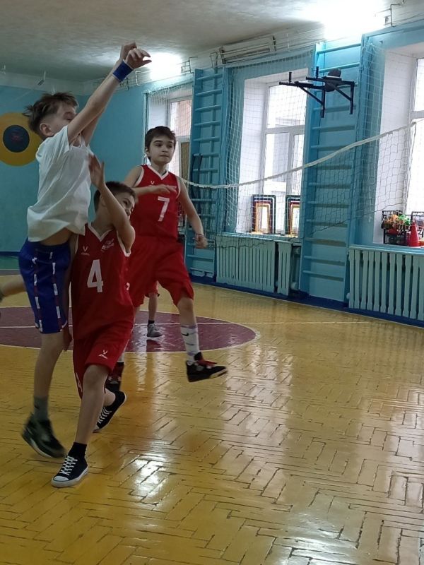 Вчера, 26 марта в спортивном зале ГБОУ «СШ №2 г.о. Харцызск» проходило Открытое Первенство МБУ ДО СШ № 2 г. Харцызска по баскетболу среди мальчиков и девочек 2013 г.р. и младше. Команде нашей школы противостояла команда из... Вчера, 26 марта в спортивном зале ГБОУ «СШ №2 г.о. Харцызск» проходило Открытое Первенство МБУ ДО СШ № 2 г. Харцызска по баскетболу среди мальчиков и девочек 2013 г.р. и младше. Команде нашей школы противостояла команда из...