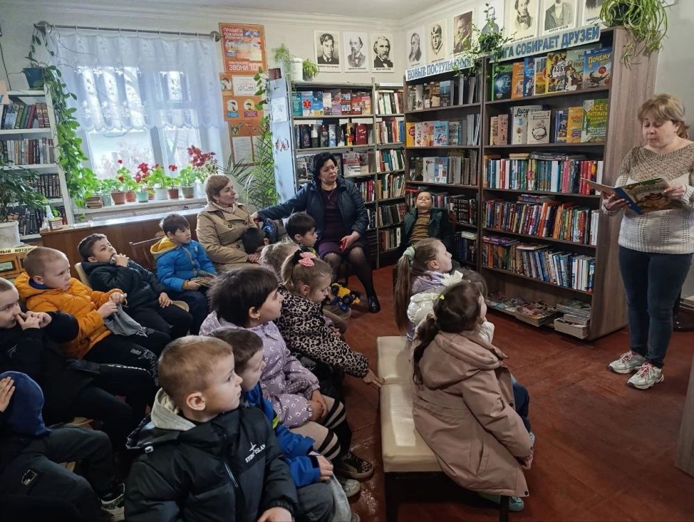 В рамках Недели детской и юношеской книги «Весь мир большой от «А» до «Я» откроет книжная страна!», к 100-ленему юбилею книг К.И.Чуковского «Доктор Айболит» и «Бармалей», 26 марта 2025 года активисты женского движения... В рамках Недели детской и юношеской книги «Весь мир большой от «А» до «Я» откроет книжная страна!», к 100-ленему юбилею книг К.И.Чуковского «Доктор Айболит» и «Бармалей», 26 марта 2025 года активисты женского движения...