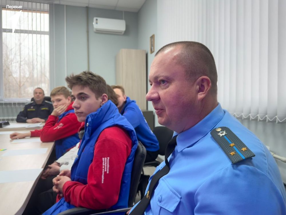Первые познакомились с работой судебных приставов Первые познакомились с работой судебных приставов