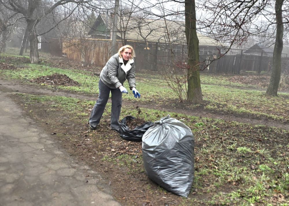 Иван Адамец: В рамках проведения единого санитарного дня «Чистый четверг» сотрудники Управы Куйбышевского внутригородского района совместно с представителями коммунальных служб приняли участие в работах по благоустройству... Иван Адамец: В рамках проведения единого санитарного дня «Чистый четверг» сотрудники Управы Куйбышевского внутригородского района совместно с представителями коммунальных служб приняли участие в работах по благоустройству...