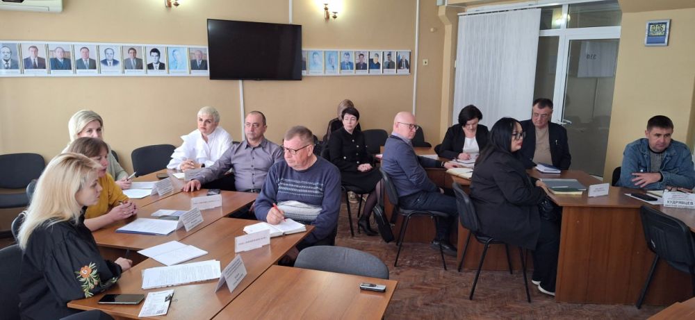 Депутаты провели расширенное заседание Комитета в Амвросиевке Депутаты провели расширенное заседание Комитета в Амвросиевке