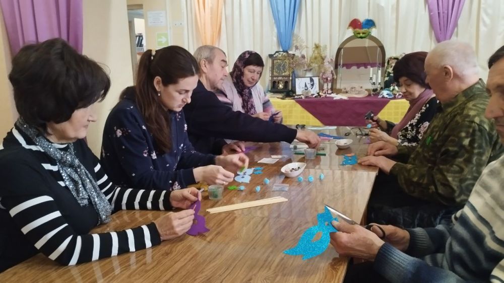 28 марта Муниципальное бюджетное учреждение «Территориальный центр социального обслуживания (предоставления социальных услуг) Кировского района города Макеевки» распахнуло свои двери мастер-класс «День театра», посвященный... 28 марта Муниципальное бюджетное учреждение «Территориальный центр социального обслуживания (предоставления социальных услуг) Кировского района города Макеевки» распахнуло свои двери мастер-класс «День театра», посвященный...