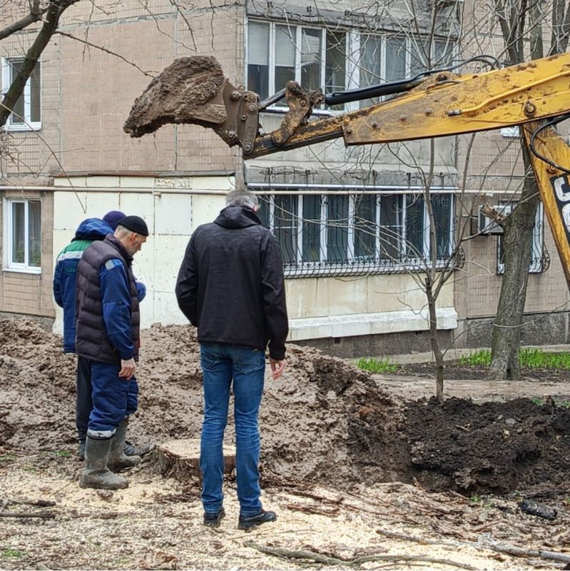 Сегодня, 28 марта, сотрудниками ГУП ДНР "Вода Донбасса" совместно с подрядной организацией шеф-региона г. Москва, проводились аварийно-восстановительные работы на сетях водоснабжения на пр. Ленинский, 92, в Ленинском... Сегодня, 28 марта, сотрудниками ГУП ДНР "Вода Донбасса" совместно с подрядной организацией шеф-региона г. Москва, проводились аварийно-восстановительные работы на сетях водоснабжения на пр. Ленинский, 92, в Ленинском...