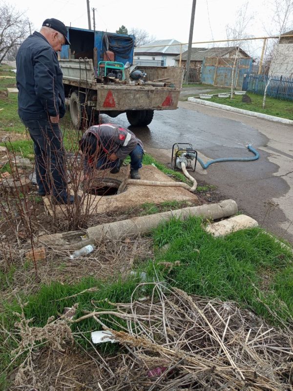 Аварийная бригада Республики Бурятия устранила ряд неполадок в поселке Старобешево Аварийная бригада Республики Бурятия устранила ряд неполадок в поселке Старобешево