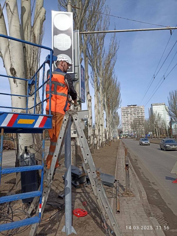 Сергей Скиданов: Улица Артёма в Донецке одна из главных дорог города, на которой с каждым днём увеличивается интенсивность транспортного и пешеходного потока Сергей Скиданов: Улица Артёма в Донецке одна из главных дорог города, на которой с каждым днём увеличивается интенсивность транспортного и пешеходного потока