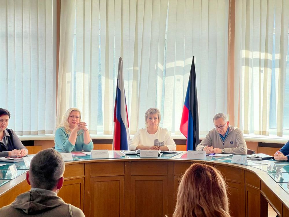 Татьяна Копылова: В Управе Ворошиловского района состоялось заседание комиссии по делам несовершеннолетних и защите их прав Татьяна Копылова: В Управе Ворошиловского района состоялось заседание комиссии по делам несовершеннолетних и защите их прав