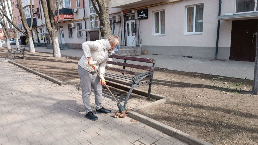 Управа Жовтневого района приняла участие в общегородском субботнике! Управа Жовтневого района приняла участие в общегородском субботнике!