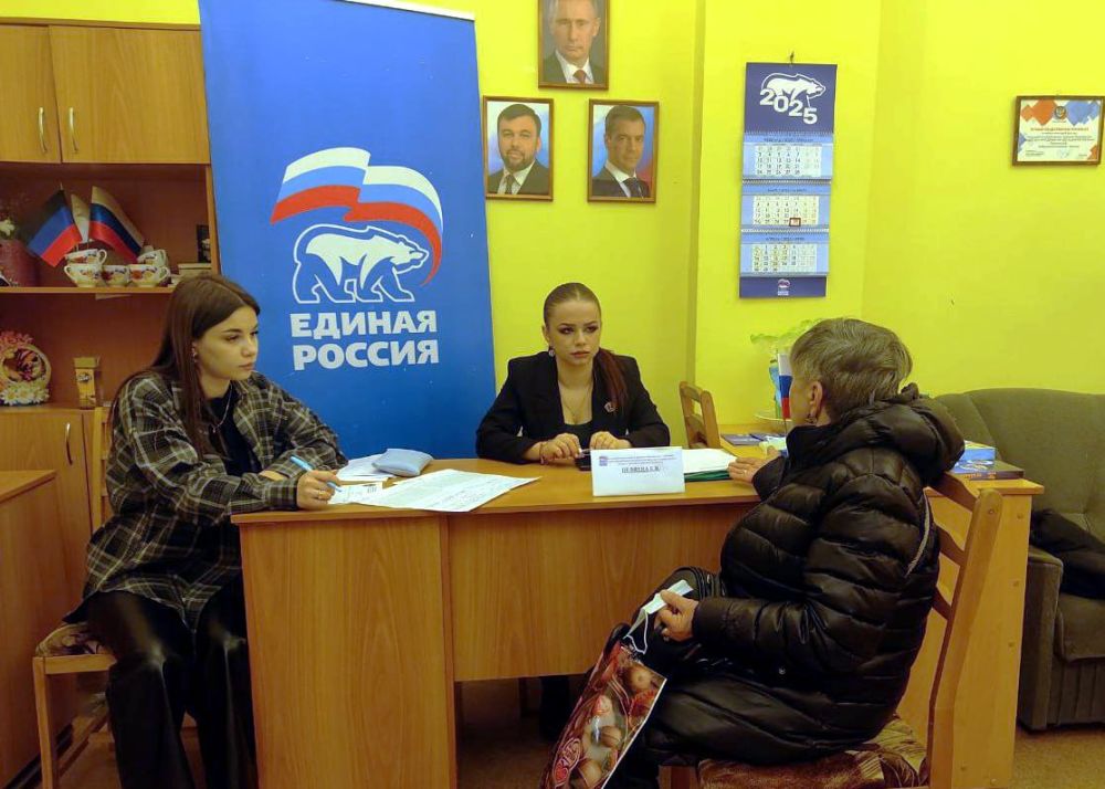 Иван Адамец: В общественной приемной партии «Единая Россия» Куйбышевского района города Донецка председатель молодёжного движения Регионального отделения Общероссийской общественной организации «Ассоциация юристов России» в... Иван Адамец: В общественной приемной партии «Единая Россия» Куйбышевского района города Донецка председатель молодёжного движения Регионального отделения Общероссийской общественной организации «Ассоциация юристов России» в...