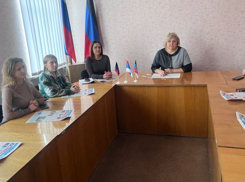 Сегодня, 28 марта, в Центрально-Городском внутригородском районе городского округа Макеевка состоялось плановое собрание секретарей первичных отделений Общественного Движения «Донецкая Республика» Сегодня, 28 марта, в Центрально-Городском внутригородском районе городского округа Макеевка состоялось плановое собрание секретарей первичных отделений Общественного Движения «Донецкая Республика»