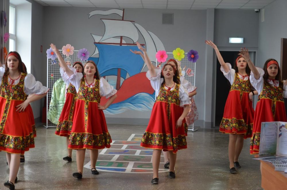 В Снежном прошла ярмарка педагогических инноваций В Снежном прошла ярмарка педагогических инноваций