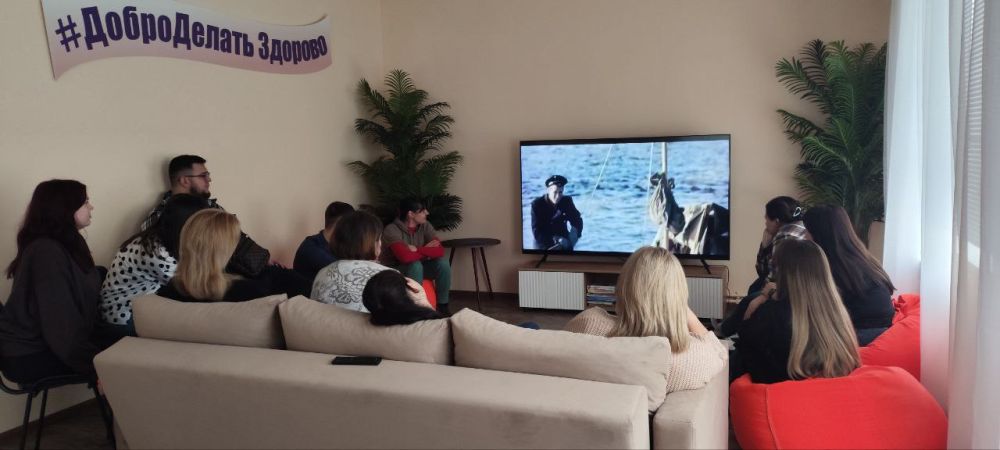 По партийному проекту «Историческая память" в молодежном центре имени Марии Пироговой состоялся показ художественного фильма "Юнга Северного Флота" По партийному проекту «Историческая память" в молодежном центре имени Марии Пироговой состоялся показ художественного фильма "Юнга Северного Флота"