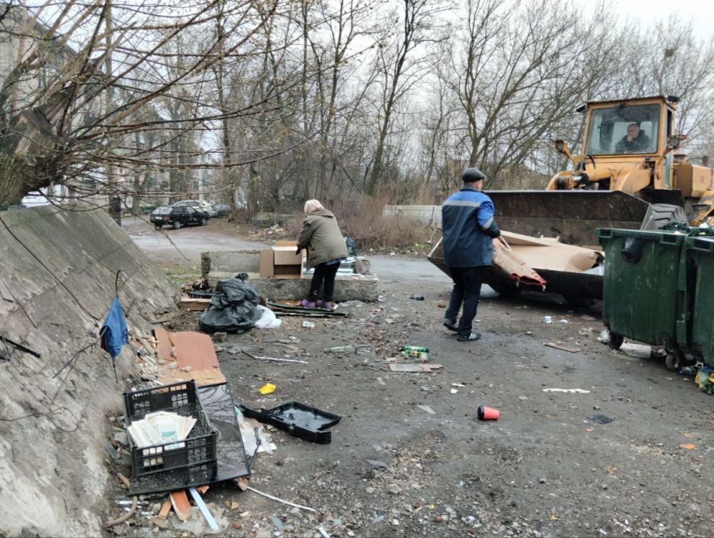 В Кировском внутригородском районе продолжаются работы по санитарному содержанию территории В Кировском внутригородском районе продолжаются работы по санитарному содержанию территории