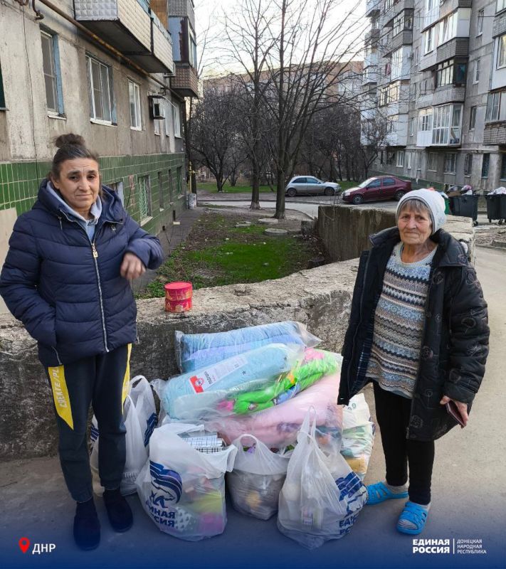 Поддержка рядом: единороссы передали нуждающимся продукты и необходимые вещи Поддержка рядом: единороссы передали нуждающимся продукты и необходимые вещи