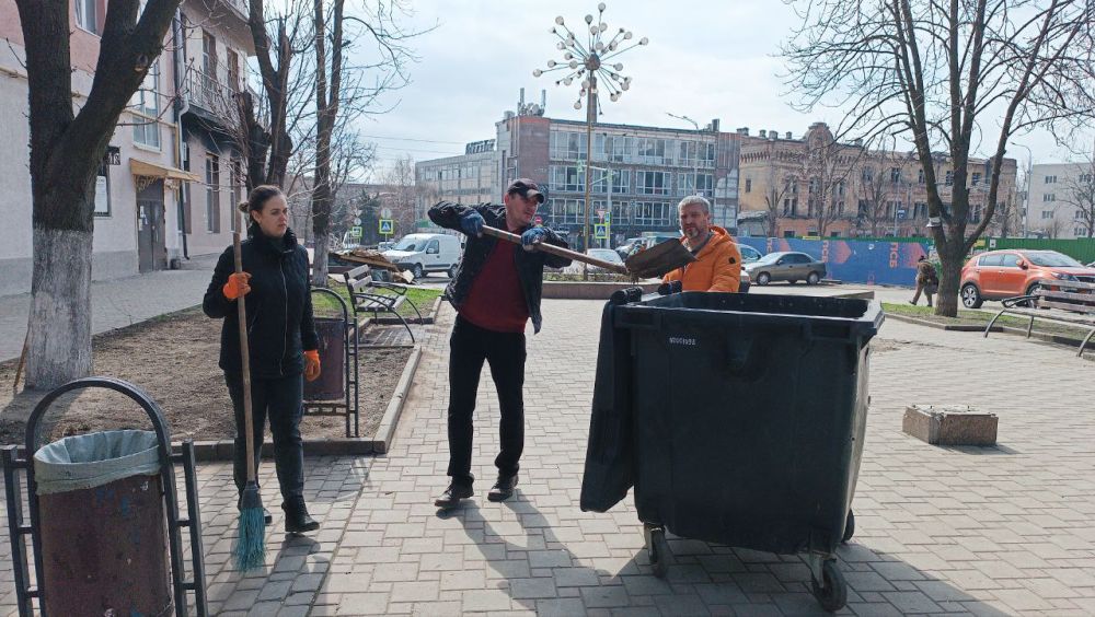 Управа Жовтневого района приняла участие в общегородском субботнике! Управа Жовтневого района приняла участие в общегородском субботнике!