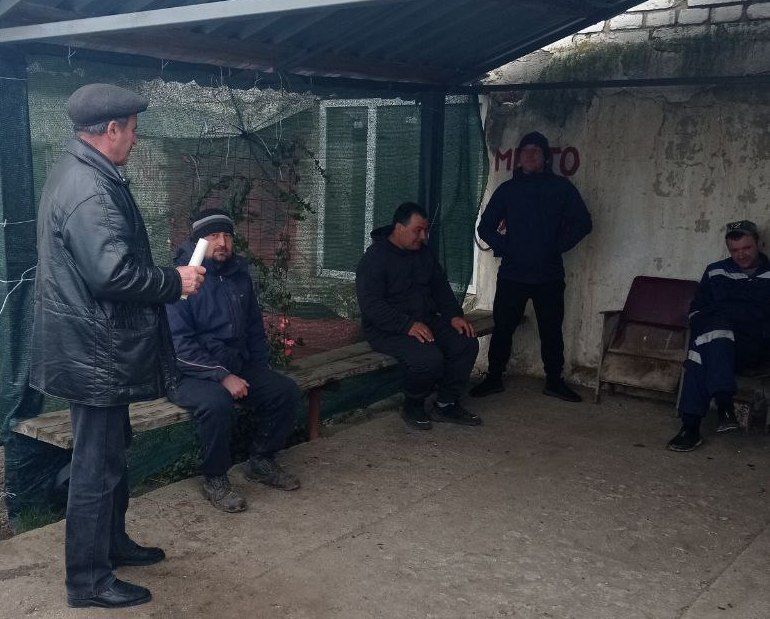 Начальник Розовского территориального отдела Администрации Новоазовского муниципального округа Андрей Фербер провел встречу с трудовым коллективом ООО АФ "Юг" Начальник Розовского территориального отдела Администрации Новоазовского муниципального округа Андрей Фербер провел встречу с трудовым коллективом ООО АФ "Юг"