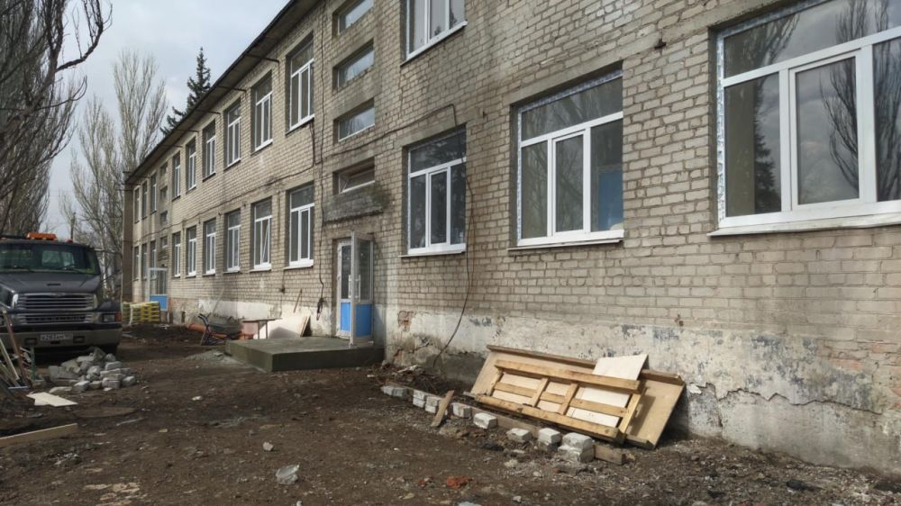 Николай Михайлов: При поддержке Бурятии в Старобешевской спортивной школе «Колос» продолжается ремонт Николай Михайлов: При поддержке Бурятии в Старобешевской спортивной школе «Колос» продолжается ремонт