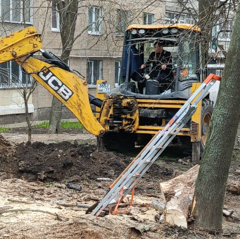 Сегодня, 28 марта, сотрудниками ГУП ДНР "Вода Донбасса" совместно с подрядной организацией шеф-региона г. Москва, проводились аварийно-восстановительные работы на сетях водоснабжения на пр. Ленинский, 92, в Ленинском... Сегодня, 28 марта, сотрудниками ГУП ДНР "Вода Донбасса" совместно с подрядной организацией шеф-региона г. Москва, проводились аварийно-восстановительные работы на сетях водоснабжения на пр. Ленинский, 92, в Ленинском...