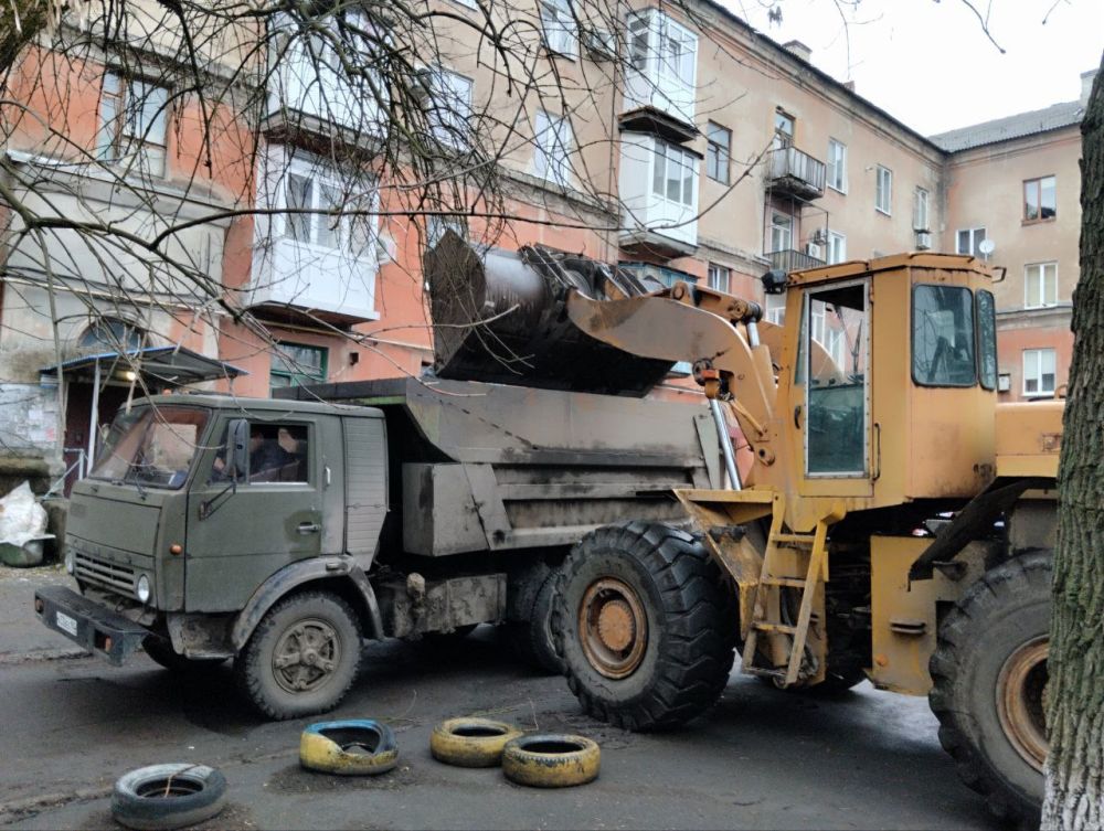В Кировском внутригородском районе продолжаются работы по санитарному содержанию территории В Кировском внутригородском районе продолжаются работы по санитарному содержанию территории