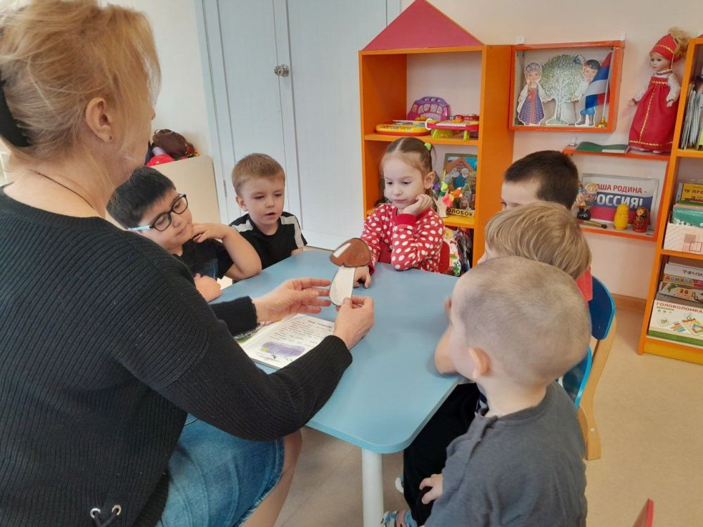 В рамках Недели детской книги сотрудники детской библиотеки-филиала провели для воспитанников ГКДОУ «Детский сад № 5 "Ладушки" г. о. Дебальцево» очередные громкие чтения "Читаем вместе" В рамках Недели детской книги сотрудники детской библиотеки-филиала провели для воспитанников ГКДОУ «Детский сад № 5 "Ладушки" г. о. Дебальцево» очередные громкие чтения "Читаем вместе"