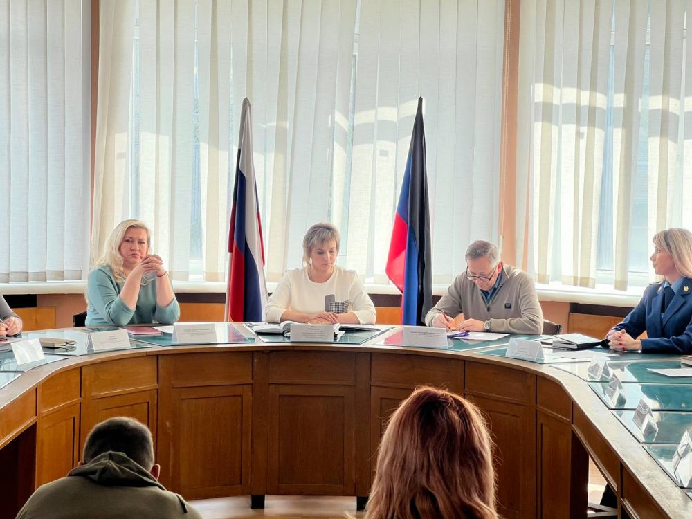 Татьяна Копылова: В Управе Ворошиловского района состоялось заседание комиссии по делам несовершеннолетних и защите их прав Татьяна Копылова: В Управе Ворошиловского района состоялось заседание комиссии по делам несовершеннолетних и защите их прав