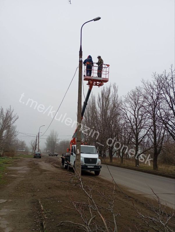 В Донецке восстанавливают освещение поселка, оставшегося без света с 2014 года В Донецке восстанавливают освещение поселка, оставшегося без света с 2014 года