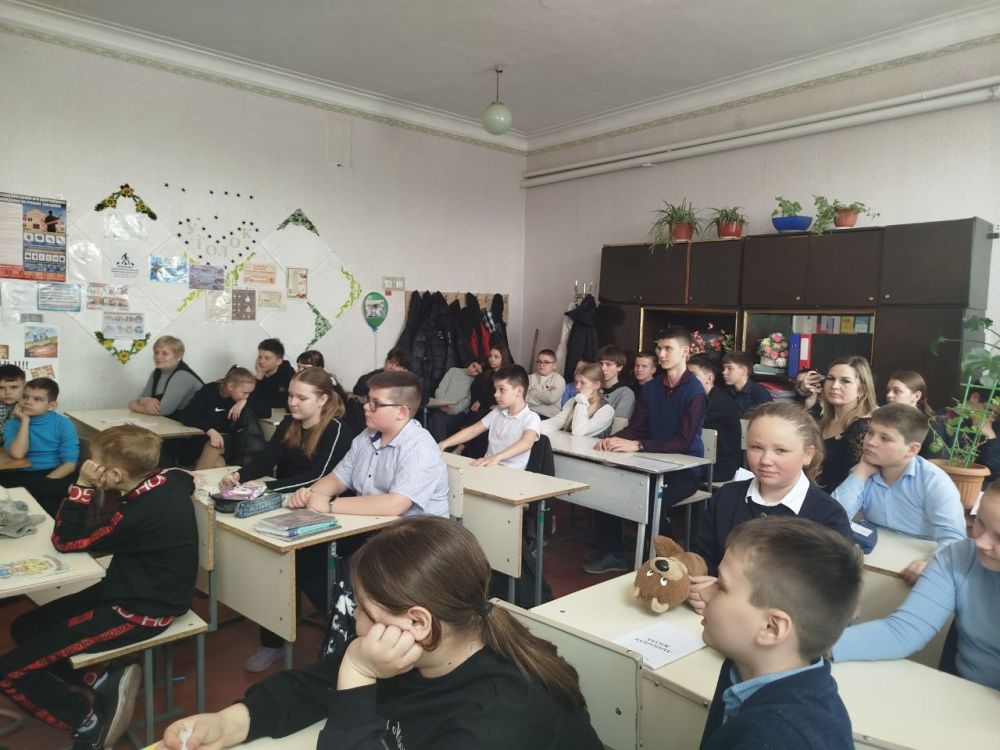 Дыханье Родины храним!. 18 марта в Школа №4 г.о. Торез прошла литературно-музыкальная встреча, посвященная "Году Защитника Отечества" и 80-летию Победы Дыханье Родины храним!. 18 марта в Школа №4 г.о. Торез прошла литературно-музыкальная встреча, посвященная "Году Защитника Отечества" и 80-летию Победы