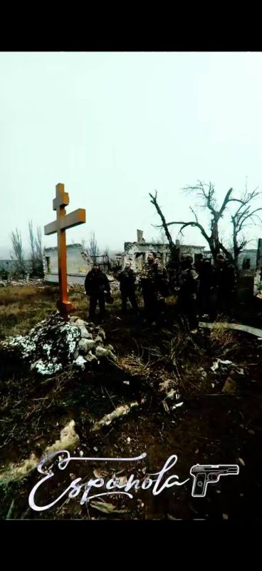 Алексей Живов: Пока нетерпеливые читатели телеграма отписывались из-за отсутствия новостей в канале, мы поставили в Бахмуте поклонный крест Алексей Живов: Пока нетерпеливые читатели телеграма отписывались из-за отсутствия новостей в канале, мы поставили в Бахмуте поклонный крест