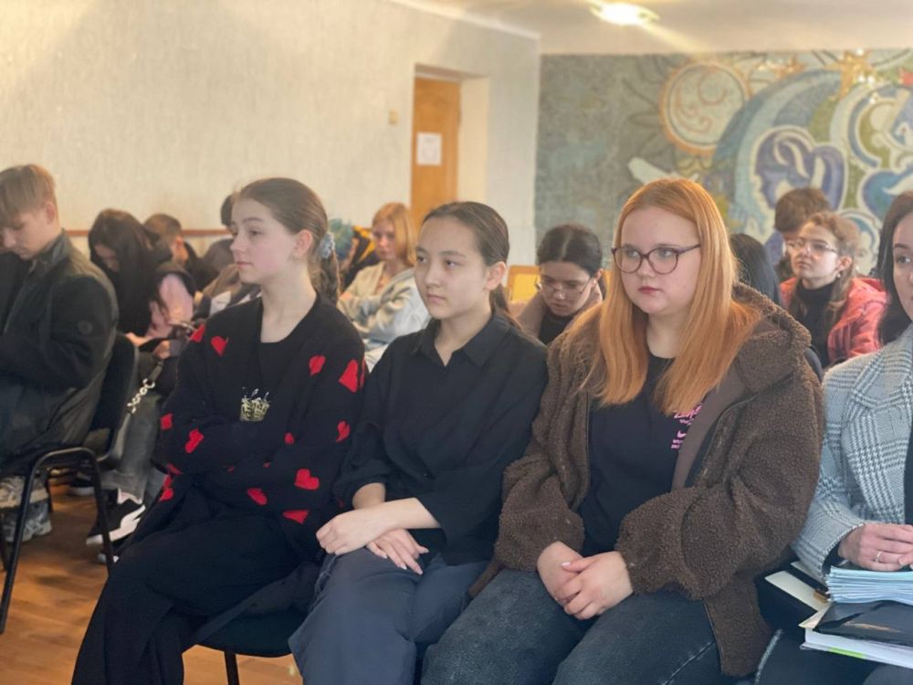 Акция «Час Земли». В Енакиевском техникуме сферы услуг прошла акция «Час Земли», которая собрала студентов для обсуждения важности охраны окружающей среды Акция «Час Земли». В Енакиевском техникуме сферы услуг прошла акция «Час Земли», которая собрала студентов для обсуждения важности охраны окружающей среды